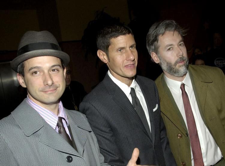 Mindet. Adam 'MCA' Yauch yderst til højre sammen med Adam Horovitz (Ad-Rock) og Michael Diamond (Mike D) fra Beastie Boys. Her fotograferet i 2006 i New York, før Adam Yauch blev syg. 