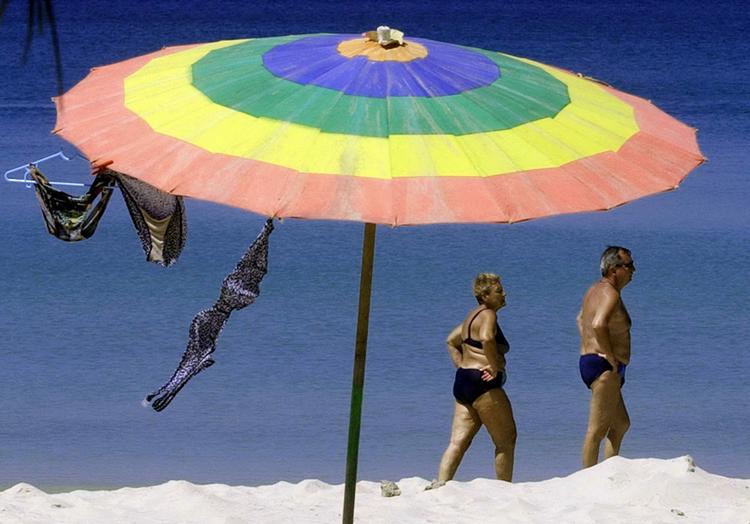 Ferietid. Lavprisselskaber tilbyder billige billetter til sommerdestinationer som Tyrkiet og Spanien. Det kan mærkes hos Spies. 