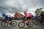 Lyserød. Phinney fører med 9 sekunder ned til Geraint Thomas (Sky) og Alex Rasmussen (Garmin). 