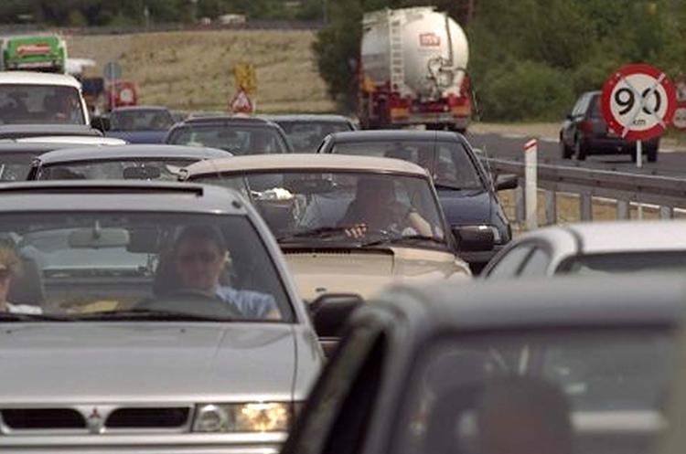 Køkultur. Vi bruger tusinder og atter tusinder af timer i kø på vejene. Måske kan vi komme hurtigere hjem med Hondas nye teknik. 