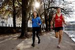 REKORDFORSØG. Inspirationen fra mødet med Bente Klarlund (tv) har fået megamaratonløber Tor Rønnow til at tabe 12 kg - så til Copenhagen Marathon satser han på personlig rekord. 