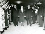 Heil-hyldest. Bodil Ipsen flankeret af Det Kongelige Teaters direktør, Cai Hegermann-Lindencrone og skuespilleren og nazisten Heinrich George (tv) under et besøg i Berlin i maj 1939, fire måneder før krigsudbruddet. 