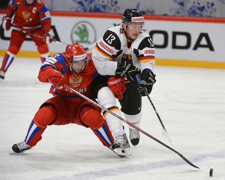 Legesyge. Det russiske VM-hold i ishockey havde svært ved at lukke opgøret med Tyskland. Dertil ville russerne lege alt for meget. 
