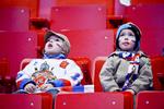 Gratis. I forsøget på at skabe stemning i Globen under VM i ishockey, forærer arrangørerne nu billet væk til skolebørn og unge ishockeyspillere. 