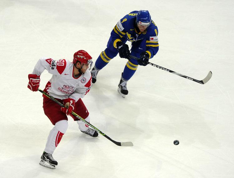 VM. Mads Christensen (tv) under kampen mod Sverige ved kvartfinalen  under VM i 2010. 