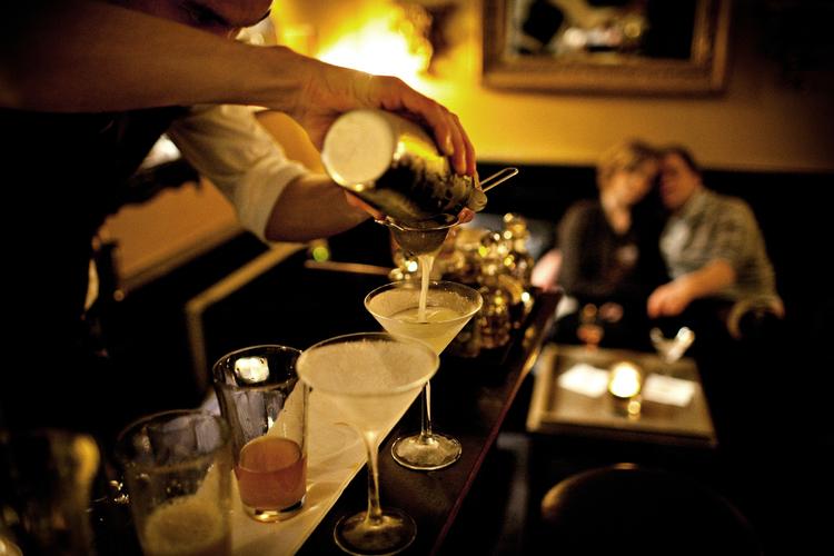 Nørderi. Ruby har joviale bartendere, der elsker at nørde i spiritus-specialiteter og servicere i øjenhøjde. Det vækker opsigt hos Restaurant Magazines redaktør. 