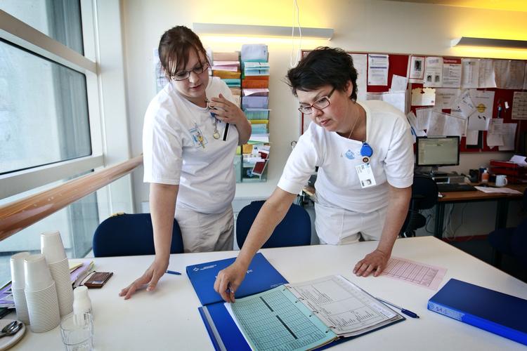 IDE. Arbejdsløshed blandt nyuddannede er et problem blandt flere fag. Dansk Sygeplejeråd vil gerne være med til at finde en løsning. 