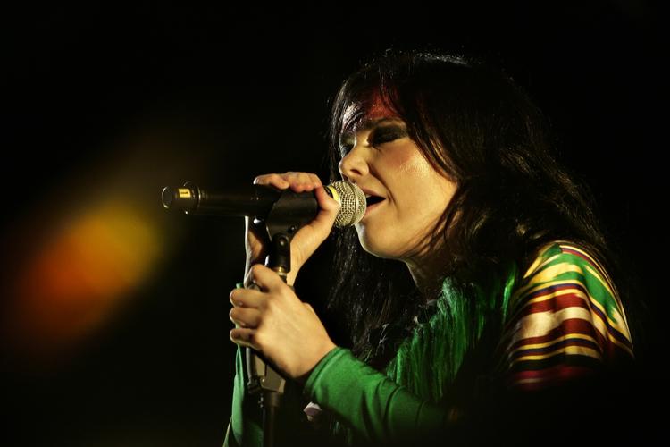 Björk. Hun har tidligere spillet på Roskilde Festival i 2003 og 2007 (billedet). Til sommer vender hun tilbage. 