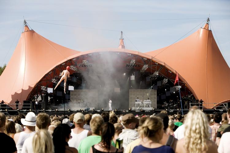 Gavmild. Roskilde Festival forærede Roskilde Kommune milliongave dagen efter en ekspropriation til festivalens fordel. Det har ikke noget med bestikkelse at gøre, fastslår Statsforvaltningen Sjælland. 