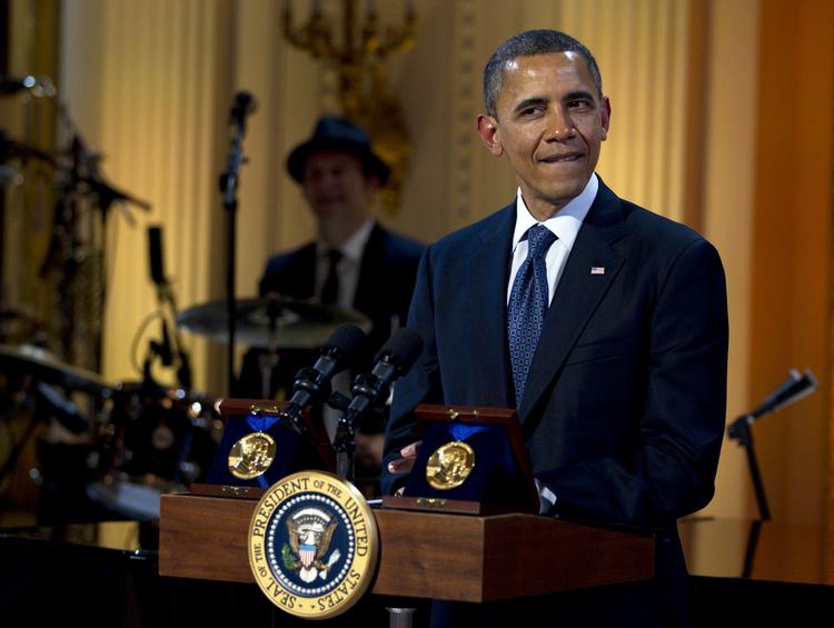 USA's præsident Barack Obama bejler særligt til unge og kvindelige vælgere, når han anerkender homoseksuelle vielser, siger ekspert Mads Fuglede. 