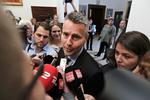 Socialdemokraternes nyslåede gruppeformand, Henrik Sass Larsen, melder sig klar til at sløjfe Store Bededag. 