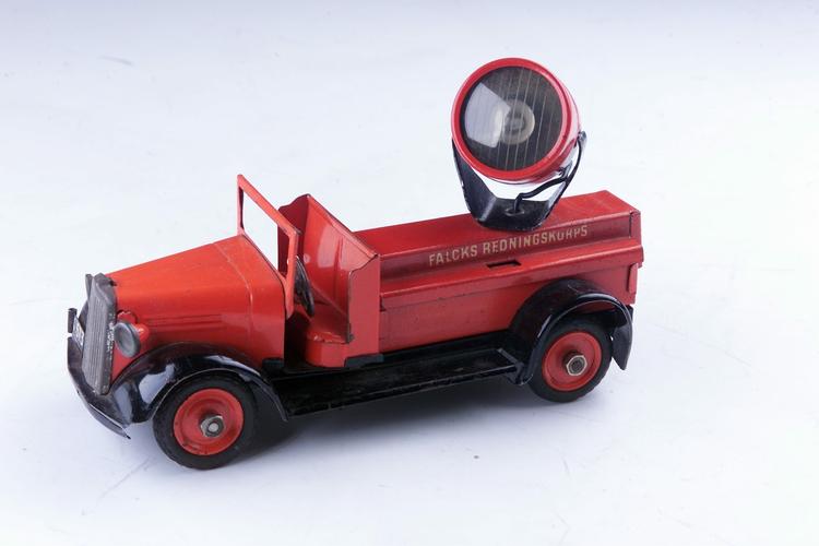dyrt. Firmaet Tekno lavede bl.a. alle falckbiler i miniaturestørrelser. Denne  projekttørvogn i fin stand blev solgt for 600 kroner i 2003. 