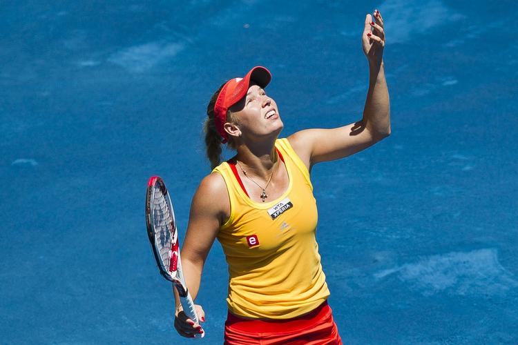 optimist. Caroline Wozniacki vandt første sæt mod Serena Williams sikkert trods en ankelskade. Til gengæld var amerikaneren suveræn i de to følgende sæt. 