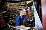 mediestøtte. En nedskæring i støtten til aviser kan få trykken til at køre lidt mere i trægt i fremtiden og måske koste arbejdspladser. 