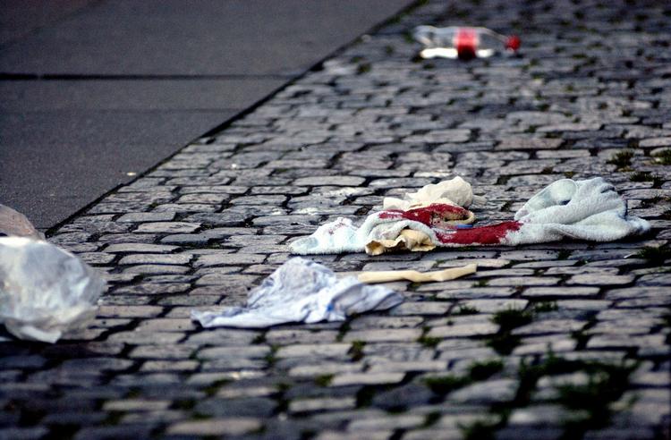 MØRKETAL. Mange københavnere anmelder ikke den vold, de udsættes for. En blodplettet klud på et fortov vidner om et voldeligt opgør i nattelivet. 