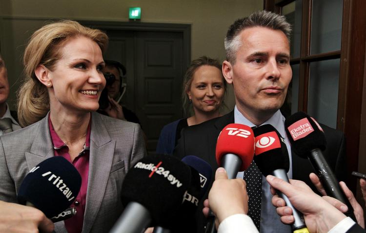Frelseren. Henrik Sass Larsen er som ny gruppeformand udset til at redde Socialdemokratiets popularitetsnedgang. Men kan han det? 