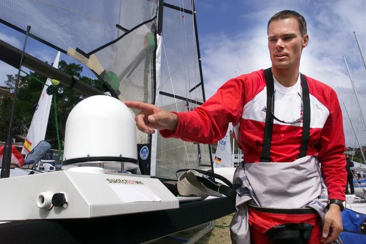 teknologi. Tv-kameraet på Michael Hestbæk og Jonatan Perssons båd forøgede vægten med 10 procent ved OL i 2000. Bedre udstyr skal gøre danskernes chancer for medaljer bedre. 