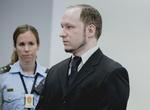 Terrortiltalt. Anders Behring Breivik - der her ses i retten i går - bevarede roen under skokast i dag. 