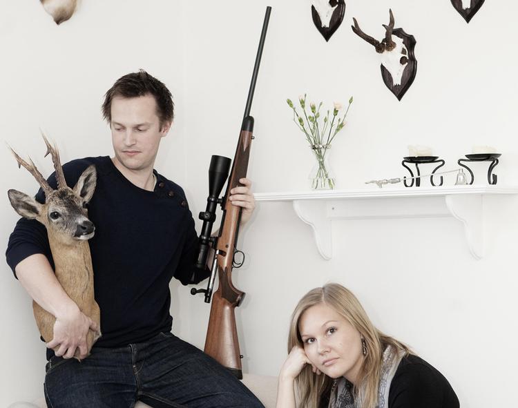 Hans og hendes. Nicolaj og Anne-Sofie er blandt de danskere, der i de seneste år har hængt jagttrofæer op i hjemmet. Men mens Nicolaj selv går på jagt, deler Anne-Sofie ikke interessen. 
