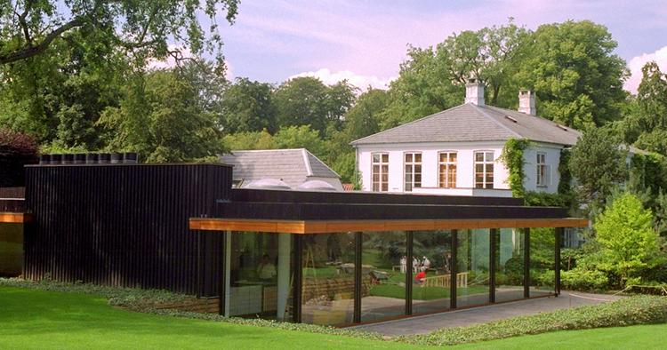 Samarbejde. Kommunerne   Fredensborg, Gribskov, Halsnæs, Helsingør og Hillerød, Region   Hovedstaden, Wonderful Copenhagen og VisitNordsjælland vil give turisterne ekstra oplevelser med nye informationsstandere. Her ved kunstmuseet  Louisiana i Humlebæk. 
