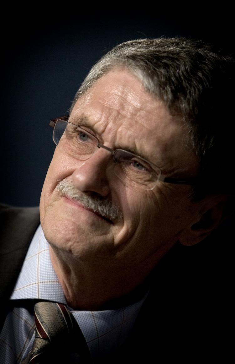 Skal sport og politik blandes sammen? Statsminister Helle Thorning-Schmidt (S) og Folketingets Formand (S), Mogens Lykketoft er uenige. 
