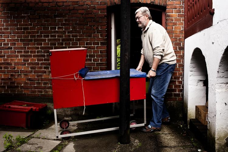 Debatten om vuggestuer blev sparket igang af forsker Ole Henrik Hansen, der mente, at pædagogerne skulle have mere fokus på børnene. 