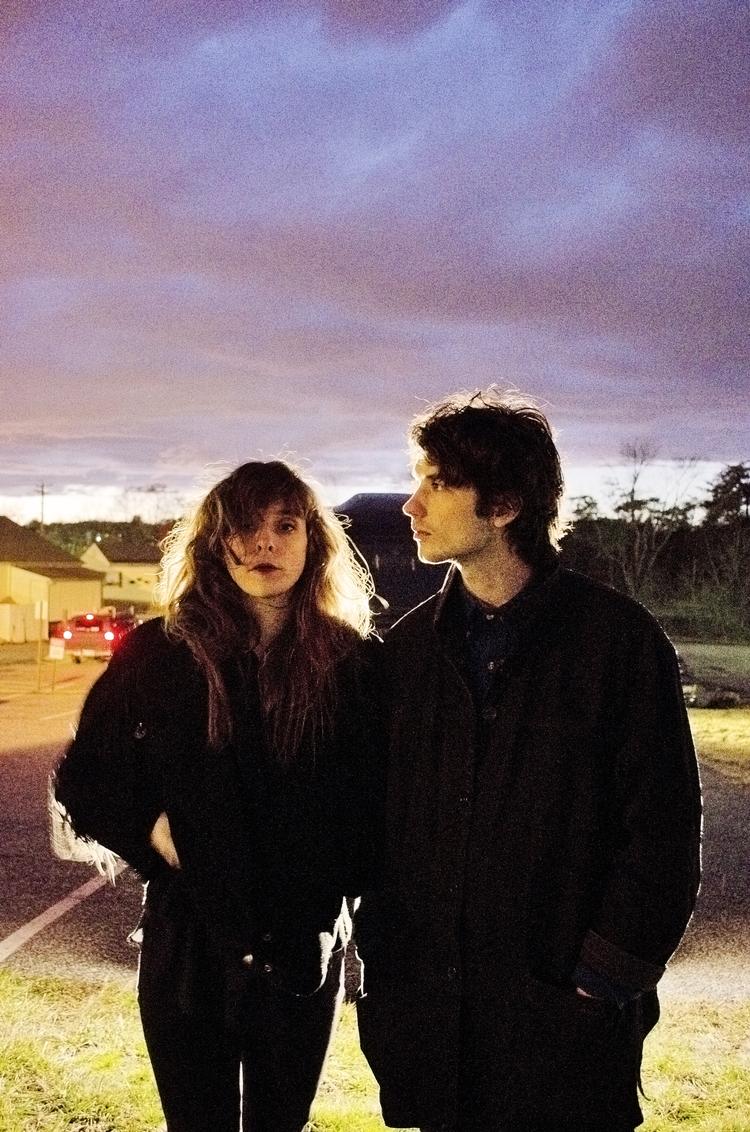 natblomst. På det fjerde  album fra duoen Beach House  fortsætter Alex Scally og Victoria Legrand med at træde deres helt egne stier gennem  natten. 