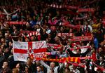 mindestund. 96 tilskuere omkom ved en tribuneulykke, da Liverpool og Nottingham Forrest mødtes i FA-cuppens semifinale i 1989 på det neutrale Hillsborough Stadion. Ulykken mindes hvert år. Billedet er fra sidste år, hvor Liverpoolfans markerede 22-årsdagen for ulykken. 