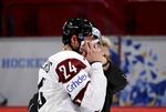 Bøllebank. Det norske forsvar tog letterne under kærlig behandling, da Norge vandt VM-opgøret i Stockholm. Letten Mikelis Redhlis måtte endda have en tur med nål og tråd efter at have fået pucken i ansigtet. 