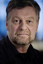 tilfreds. Venstres formand for Folketingets forsvarsudvalg, Karsten Nonbo, ser frem til, at fem højtstående officerer kan få deres behandlet juridisk rigtigt og reffærdigt i stedet for ved en »folkedomstol«. 