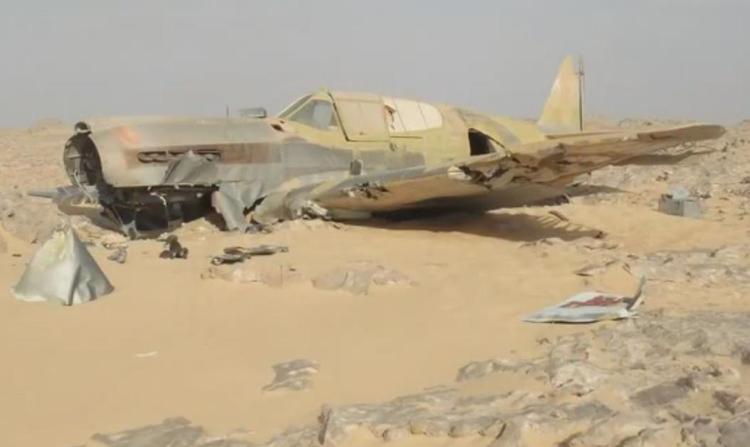 Fund. Det havde ikke set så pænt ud, hvis det var landet i en dansk mose, men fordi der nærmest ikke er noget fugt under ørkensandet, har den britiske Kittyhawk det bemærkelsesværdigt godt. 