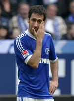 Farvel. Raúl var rørt til tårer, da han for et par uger siden sagde farvel til Schalke-publikummet, som gennem to år var vidner til 40 Raúl-mål i 98 kampe. 