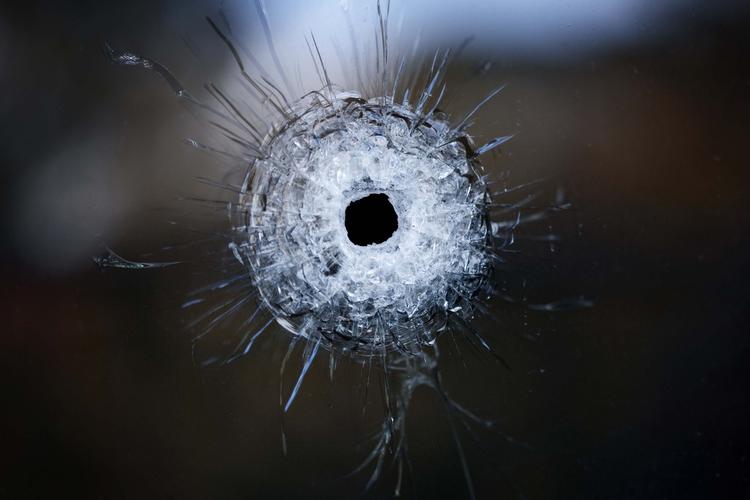 Malmø har de seneste år været plaget af en lang række skyderier. Lørdag blev en mand skudt og dræbt på Kronetorpsgatan, mens en er hårdt såret.
Billedet er fra en tidligere skudepisode fra en ejendom på Sörbäckgatan. 