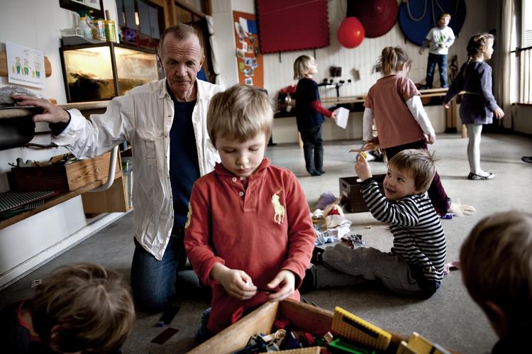 Pris. Børnepasningen i Danmark er faktisk ganske billig, viser det sig nu. 