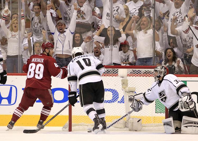 Mål. Mikkel Bødker (89) fik passeret LA-målmanden Jonathan Quick, der i slutspillet kan fremvise en redningsprocent på 94,7. 