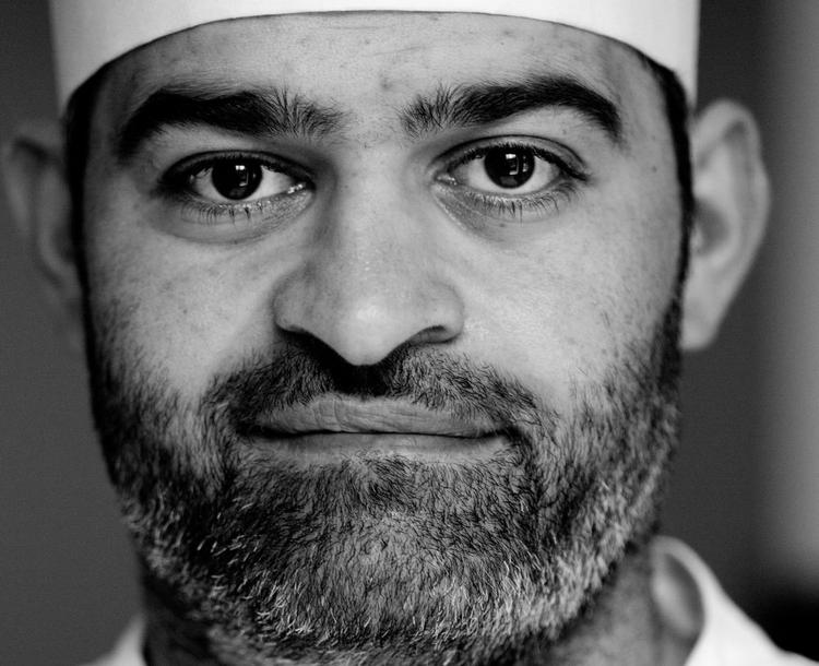 Livret. Wassim Hallal serverer foie gras på sin restaurant, selv om øget bevidsthed om dyrevelfærd har fået mange til at vende delikatessen ryggen. Gæster kan vælge det fra, men det er med på menukortet, fordi Hallal synes, det smager fantastisk: »Jeg serverer mine livretter, og så kan man vælge til og fra«. 