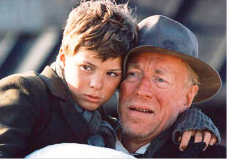 Opfølger. Pelle Hvenegaard og Max von Sydow høstede roser i rollerne som Pelle og Lassefar i 'Pelle Erobreren'. Nu skal instruktøren Per Fly lave en toer. 