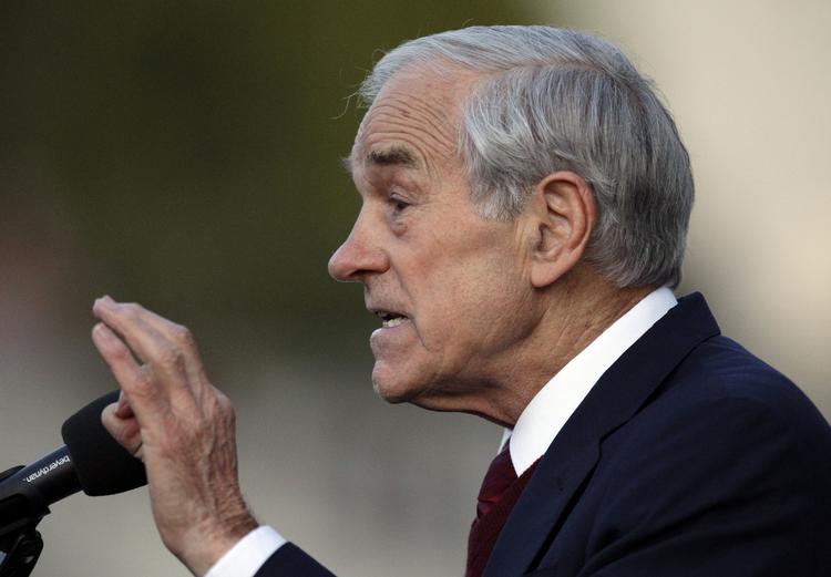 Slut. Ron Paul, der reelt er chanceløs, siger, at han suspenderer sin aktive kampagne ved primærvalgene. 