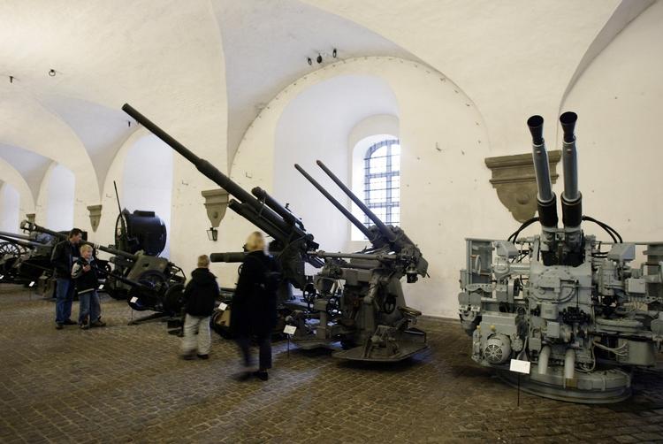 Konsekvens. Tøjhusmuseet har måttet sige farvel til to videnskabelige medarbejdere. 