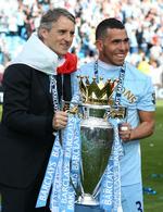 sammenhold. Tidligere stridigheder mellem Roberto Mancini og Carlos Tévez var bilagt, da de fejrede mesterskabet sammen. 