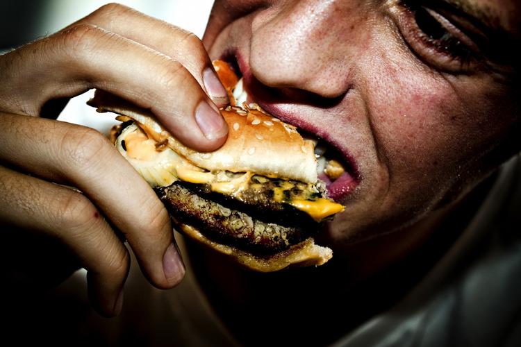 Burgerbacille. i 1993 blev 500 amerikanere syge efter at have besøgt burgerkæden Jack in the Box i Washington. Bakterien er den samme, som har gjort mindst 12 danskere alvorligt syge den senete tid. (arkivfoto) 