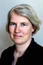 Forskel. Pia Gjellerup (i billedet) og Claus Hjort Frederiksen har sagt ja tak til at sidde bag et skrivebord inde i pavillonen. Force majeure har forhindret økonomiminister Margrethe Vestager i at deltage. 