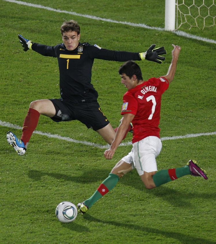 talent. Ved U20-VM blev Portugal sølvvindere, og Nelson Oliveira har siden fået sin debut hos Benfia. I marts scorede den 20-årige til 2-0 i sin Champions League-debut, selv om han kun fik de sidste 10 minutter mod Zenit St. Petersborg. 