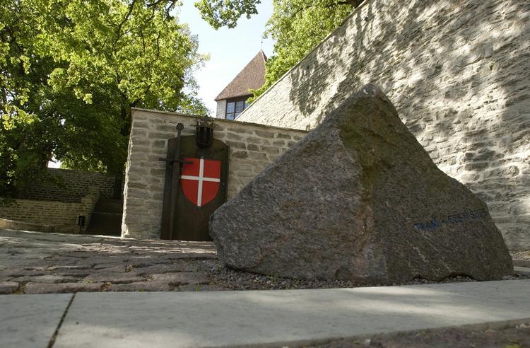 Forfald. Her ses monumentet for Dannebrog i Tallinn. 