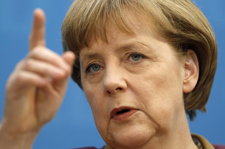 Dominerende. Der skal findes en mellemvej mellem fransk arrogance og tysk dominans, når Merkel og Hollande mødes for første gang. 