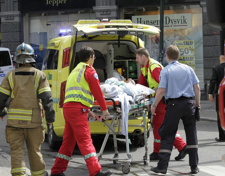 Ildpåsættelse. Beredskabet virkede efter hensigten da en mand tidligere i eftermiddag satte ild til sig selv og prøvede at slippe ind i Oslo tingret. 