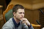 »Når jeg får givet indtryk af, at ingen lærere eller sygeplejersker får gavn af en højere topskattegrænse, så er det trukket for skarpt op«, erkender SF's politiske ordfører Jesper Petersen. 