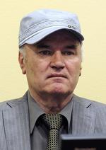 anklaget. Retssagen mod den tidligere serbiske general Ratko Mladic starter i dag i Haag. Han er anklager for massakre mod 8.000 muslimer i Srebrenica, folkedrab, krigsforbrydelser og forbrydelser mod menneskeheden. 