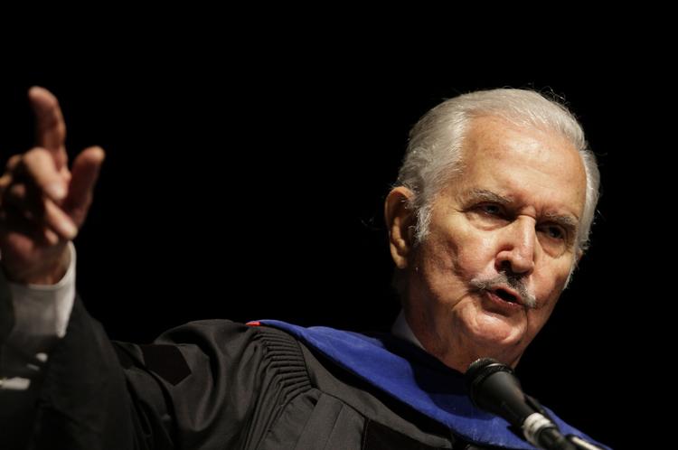 Dødsfald. En af Latinamerikas mest prominente forfattere, Carlos Fuentes, døde 15. maj. 