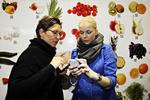 Mobilsupermarked. SuperBest giver kunderne mulighed for at købe dagligvarer over deres smartphones på Frederiksberg metrostation. De pendlere politiken.dk talte med afviste at købe dagligvarer over nettet. 